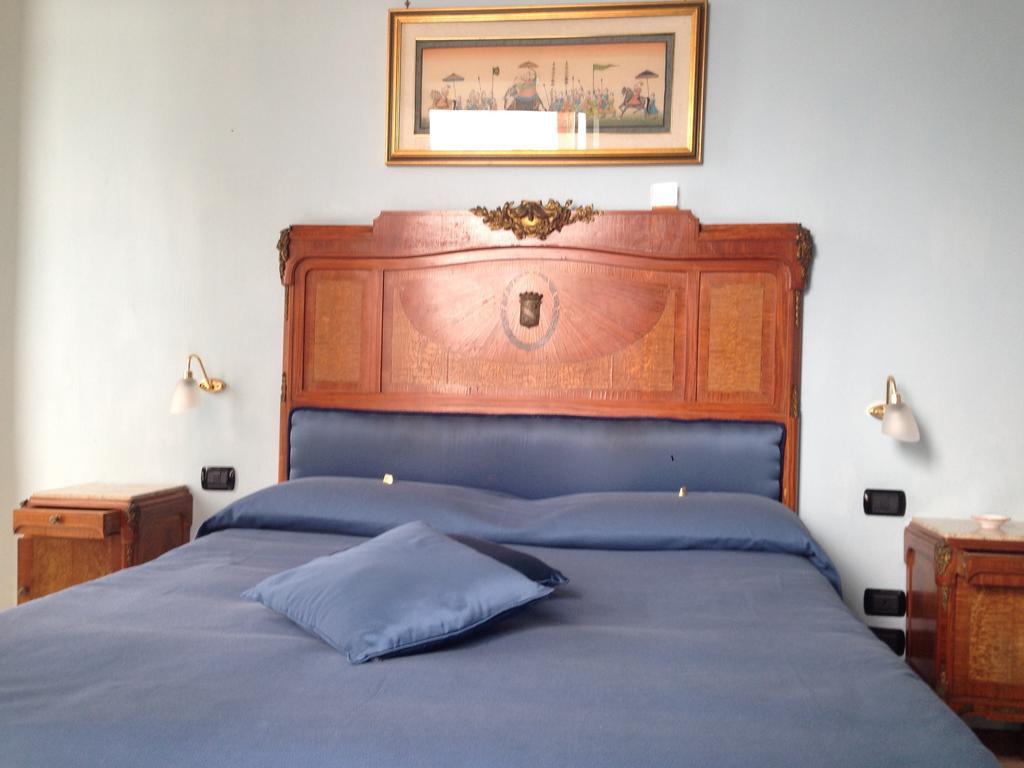 La Dimora Dei Baroni Bed & Breakfast Napoli Oda fotoğraf