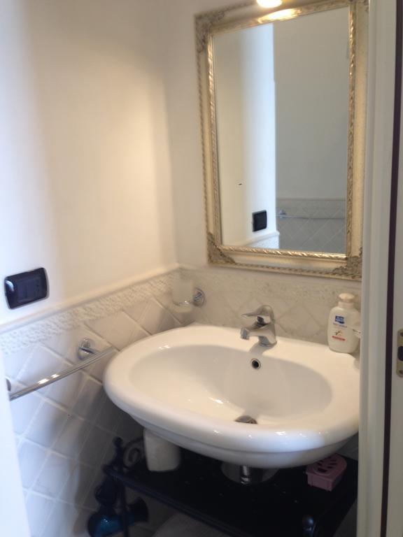 La Dimora Dei Baroni Bed & Breakfast Napoli Oda fotoğraf