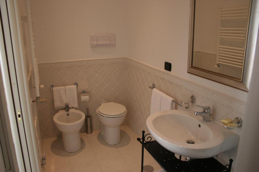 La Dimora Dei Baroni Bed & Breakfast Napoli Oda fotoğraf