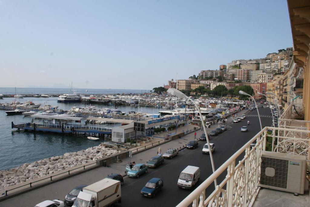 La Dimora Dei Baroni Bed & Breakfast Napoli Dış mekan fotoğraf
